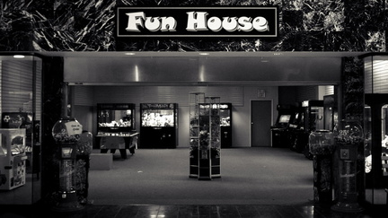Fun House | 28 | 2.8 | #08